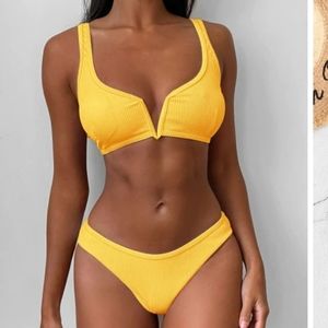 NWOT V-Wired Ribbed Bikini